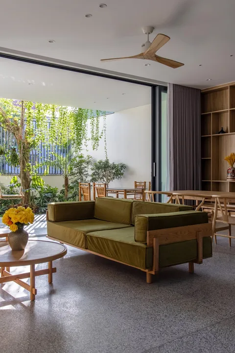Không gian nội thất và chi tiết kiến trúc — Nhà Bông Sắn