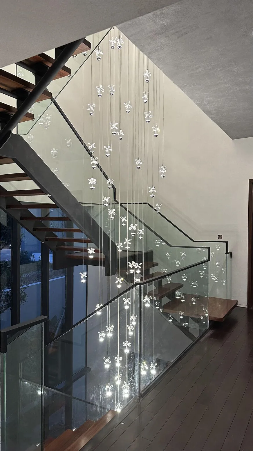 The crystal cluster seen from the landing