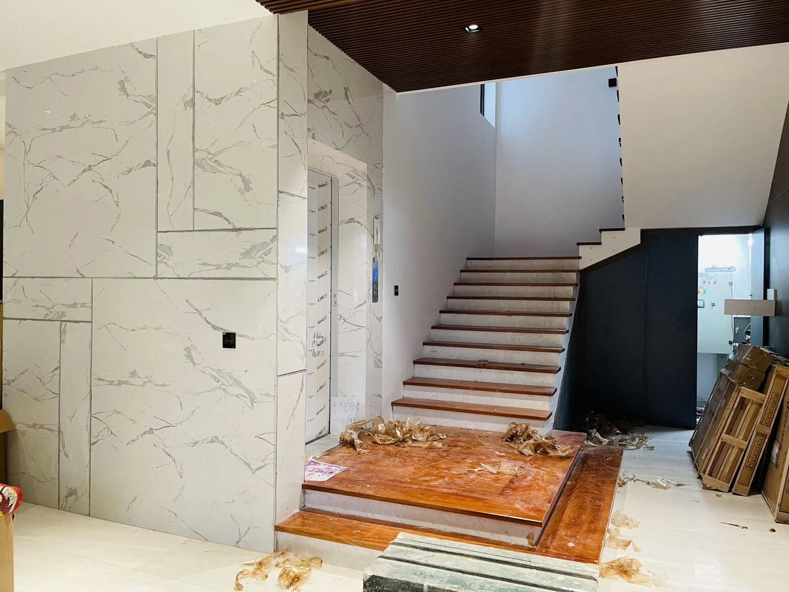 The stone staircase beside the marble wall