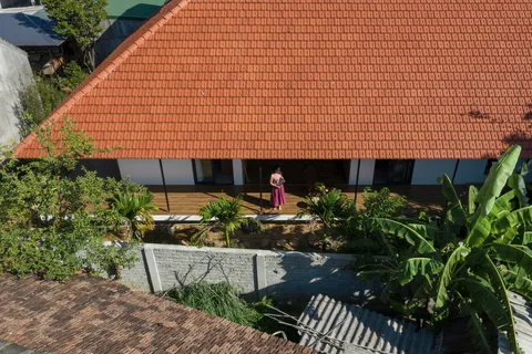 Nic_House in its surroundings