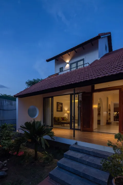 Exterior and veranda at dusk — Nic_House