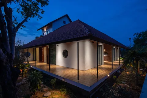 Exterior and veranda at dusk — Nic_House
