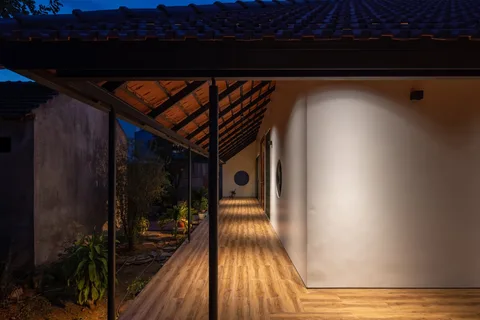 Exterior and veranda at dusk — Nic_House
