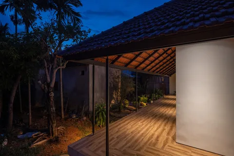 Exterior and veranda at dusk — Nic_House