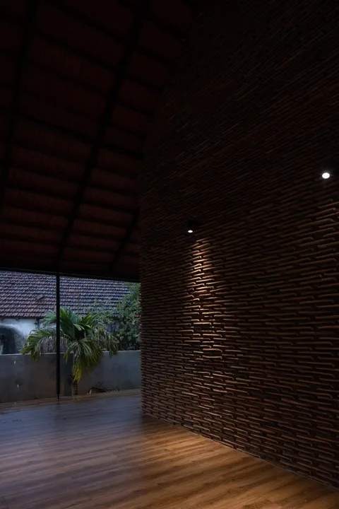 Exterior and veranda at dusk — Nic_House