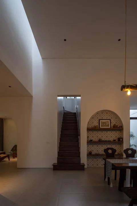 Interior space and architectural details — Nic_House