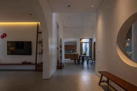Interior space and architectural details — Nic_House