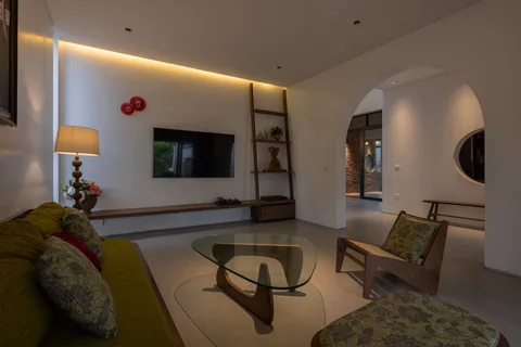 Interior space and architectural details — Nic_House