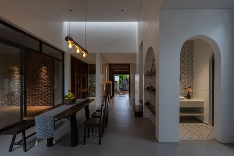 Interior space and architectural details — Nic_House