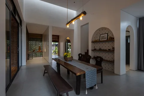 Interior space and architectural details — Nic_House