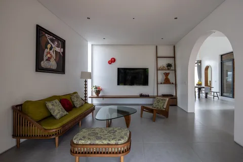 Interior space and architectural details — Nic_House