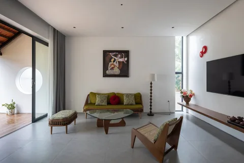 Interior space and architectural details — Nic_House