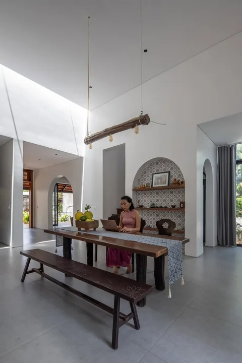 Interior space and architectural details — Nic_House