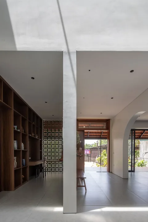 Interior space and architectural details — Nic_House