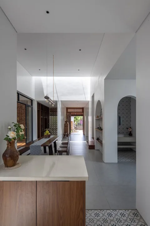 Interior space and architectural details — Nic_House