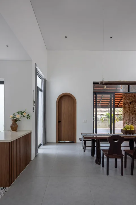 Interior space and architectural details — Nic_House