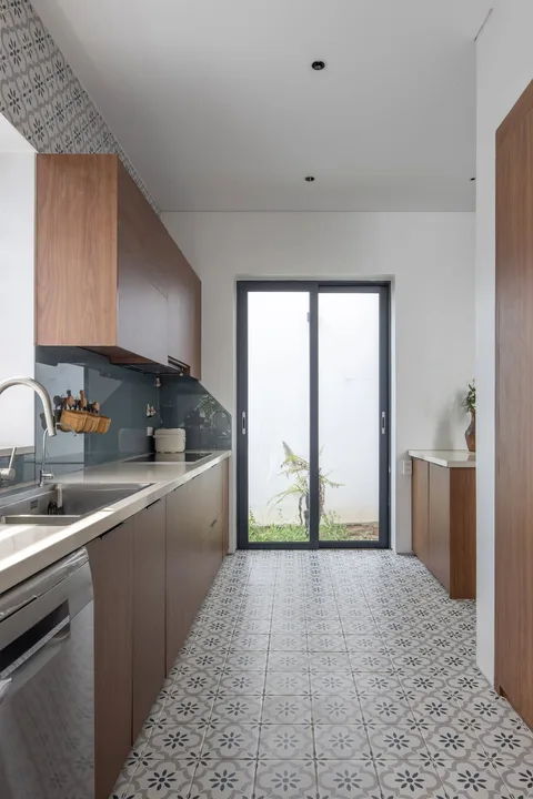 Interior space and architectural details — Nic_House