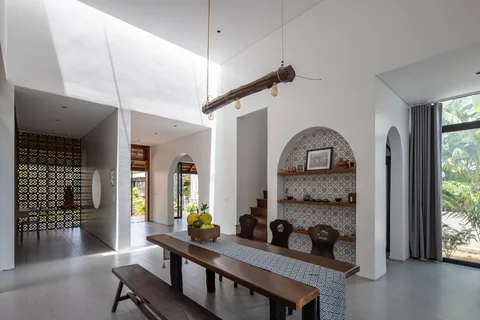 Interior space and architectural details — Nic_House