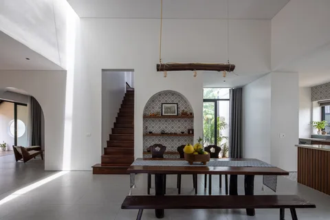 Interior space and architectural details — Nic_House