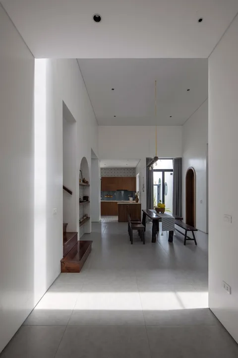 Interior space and architectural details — Nic_House