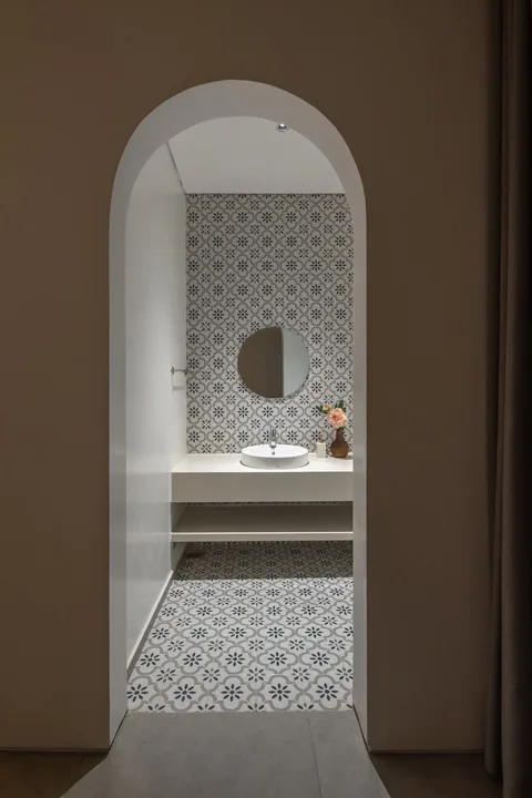 Interior space and architectural details — Nic_House
