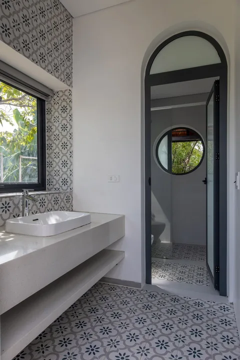 Interior space and architectural details — Nic_House