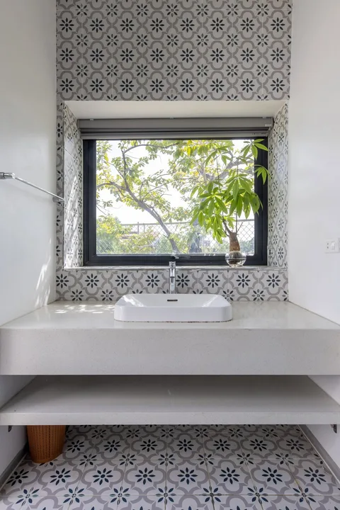 Interior space and architectural details — Nic_House