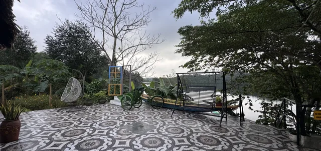 Ảnh hiện trạng — Quảng trường ven hồ trước cải tạo