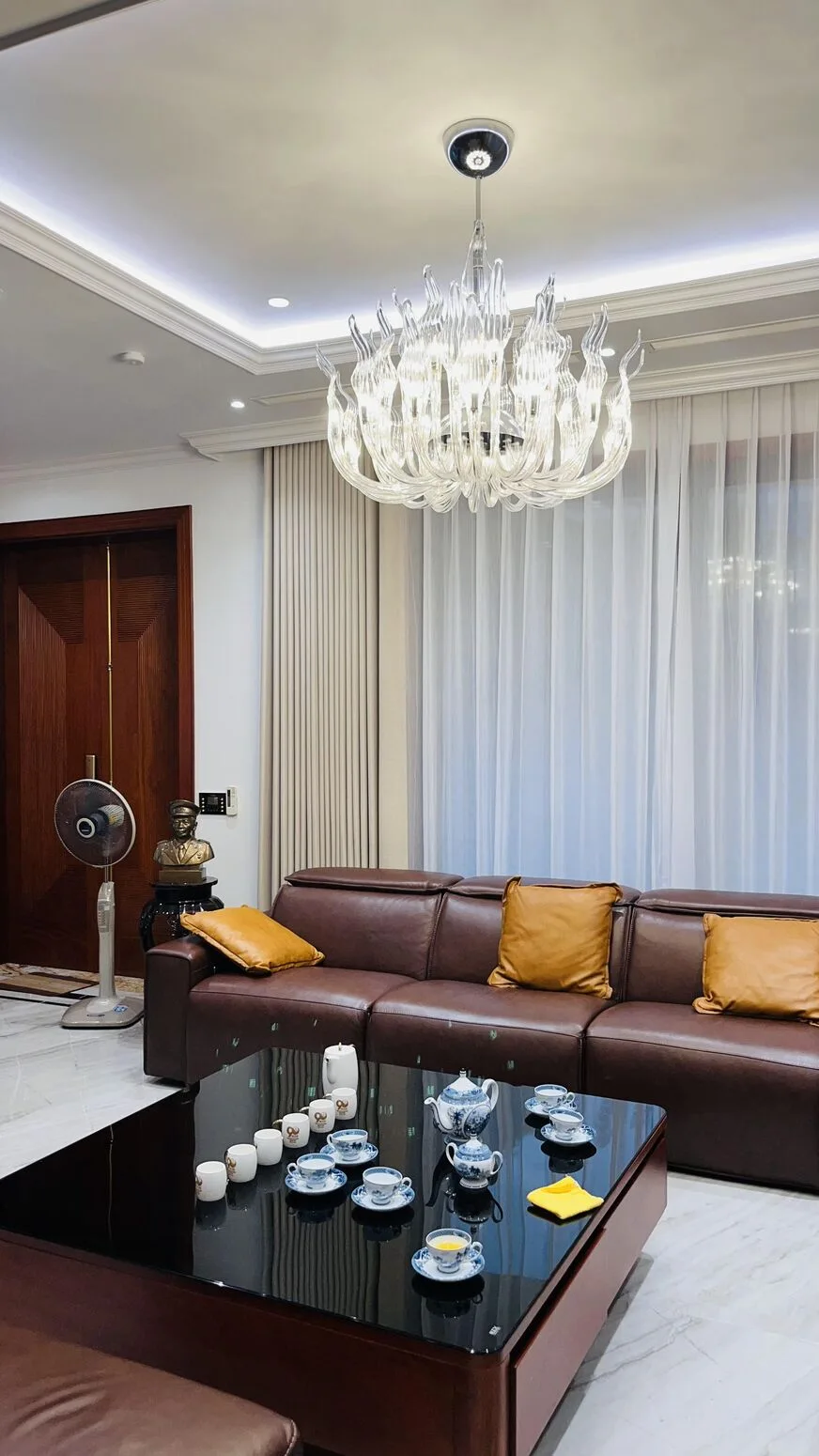 Leather sofa and warm light in the living room