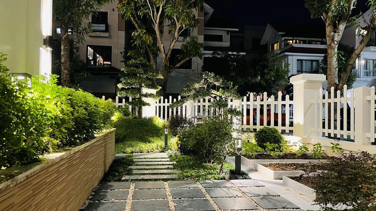 The garden with bollards marking the path