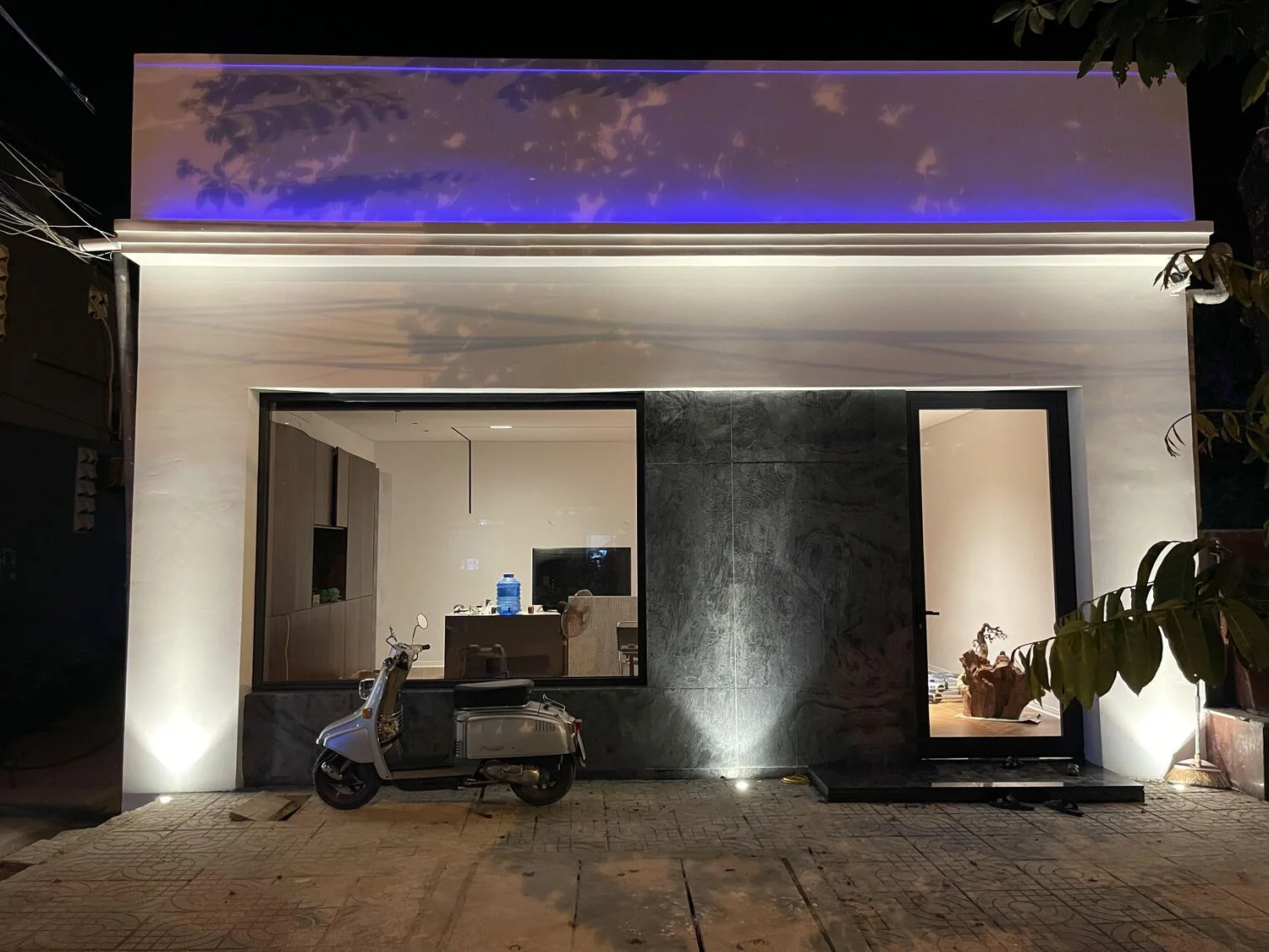 Không gian trưng bày về đêm với ánh sáng tạo lớp
