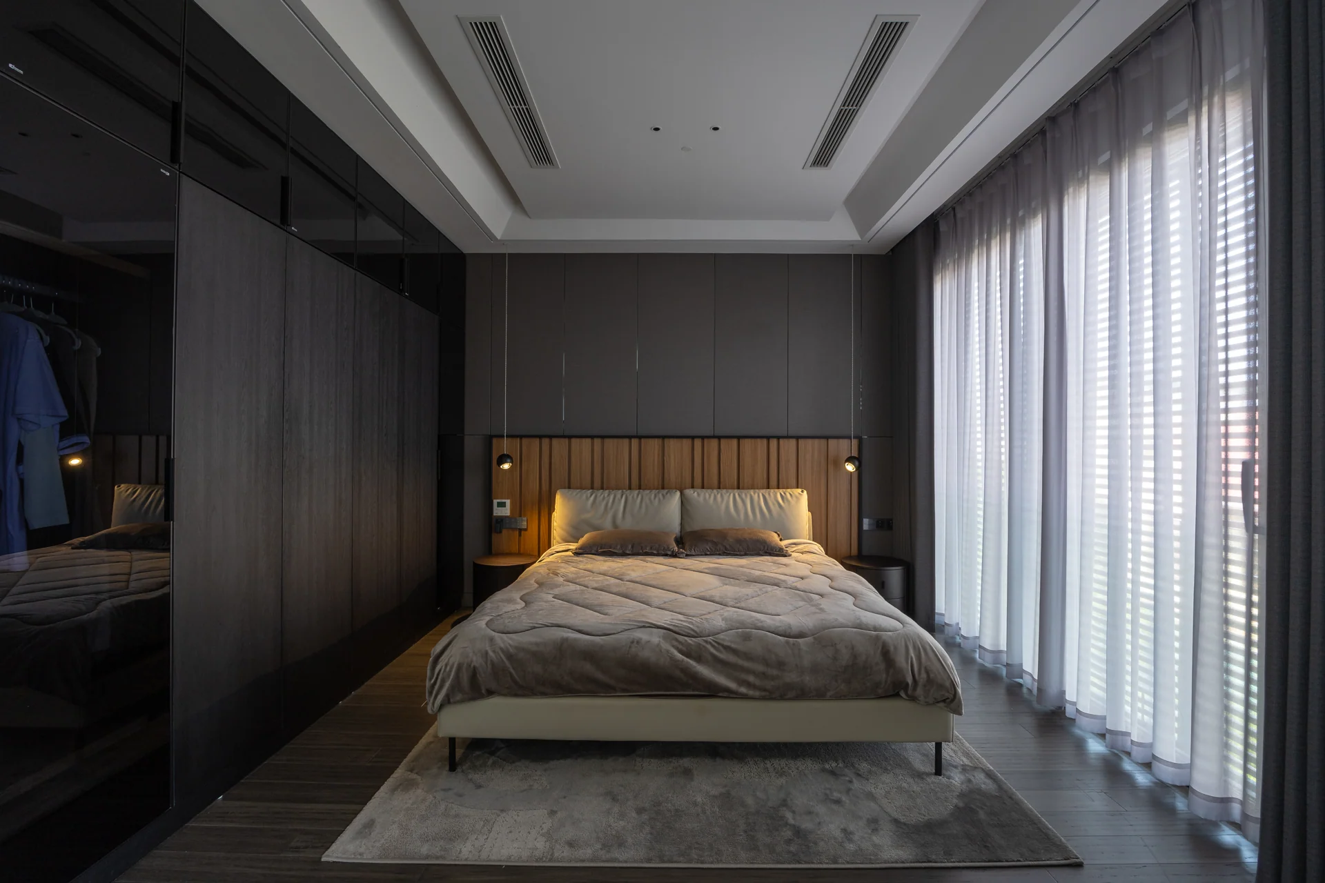 Phòng ngủ và ánh sáng đầu giường — Villa 44