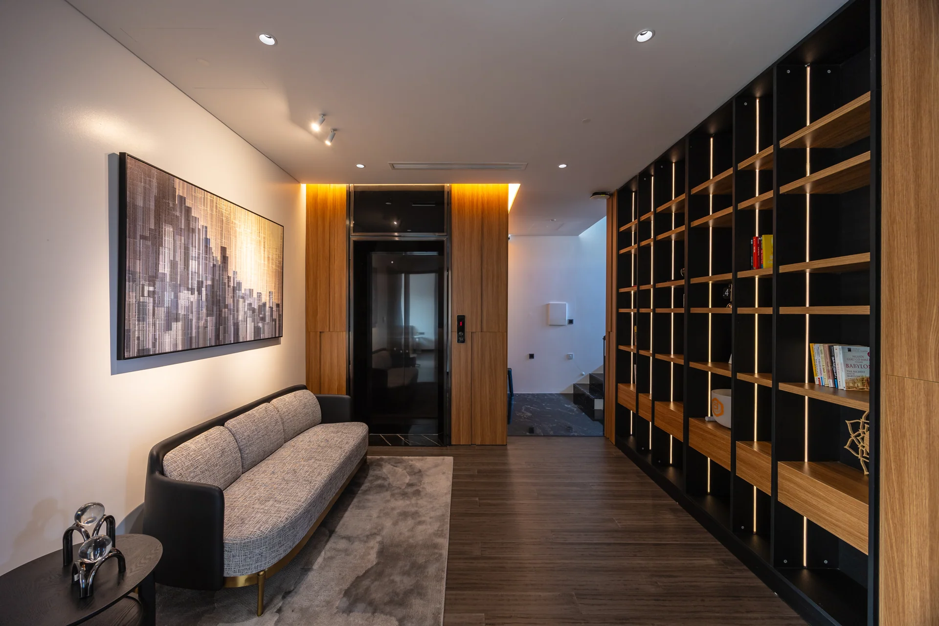 Góc nghỉ bên hệ tủ trưng bày — Villa 44