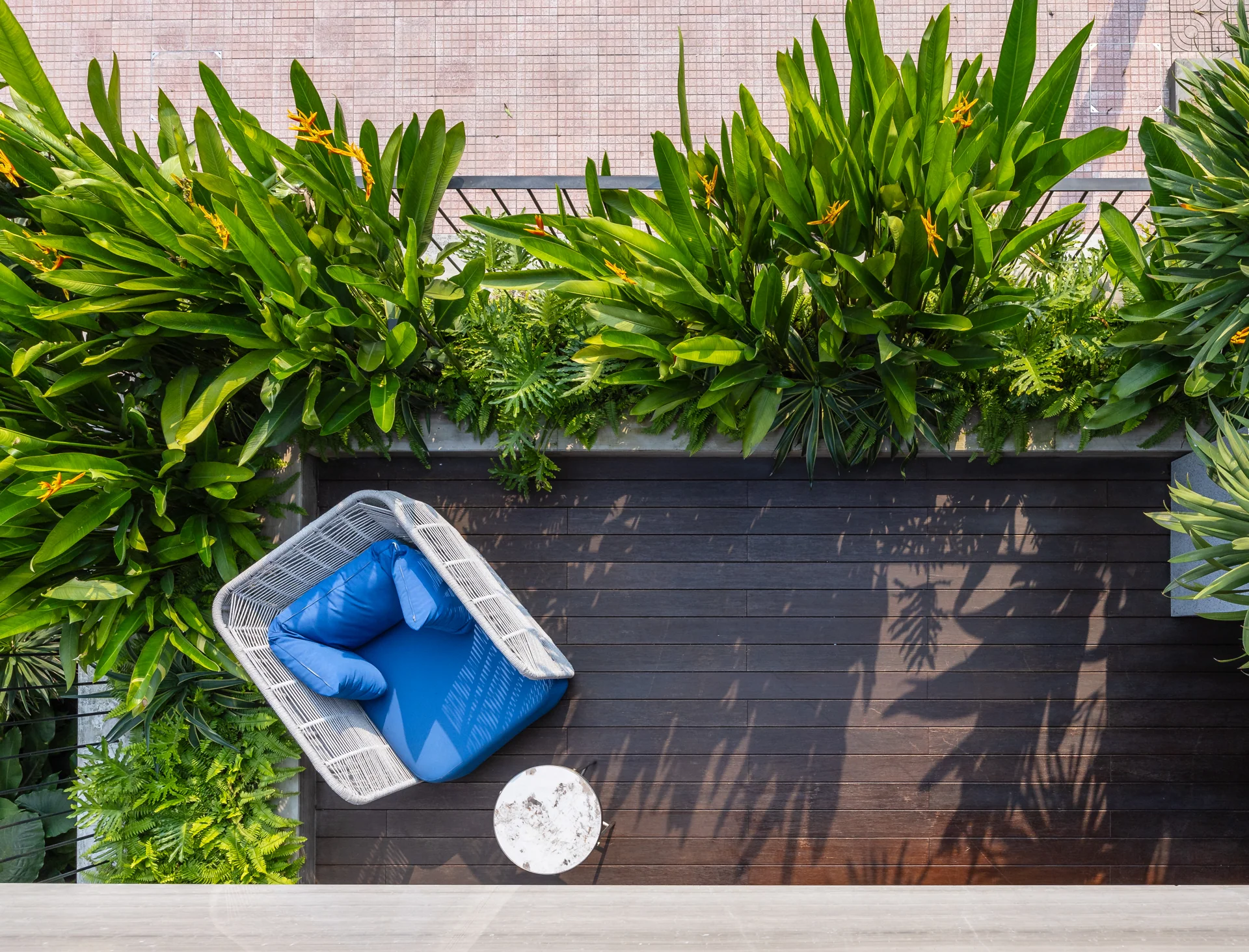 Ban công và cây xanh nhìn từ trên cao — Villa 44