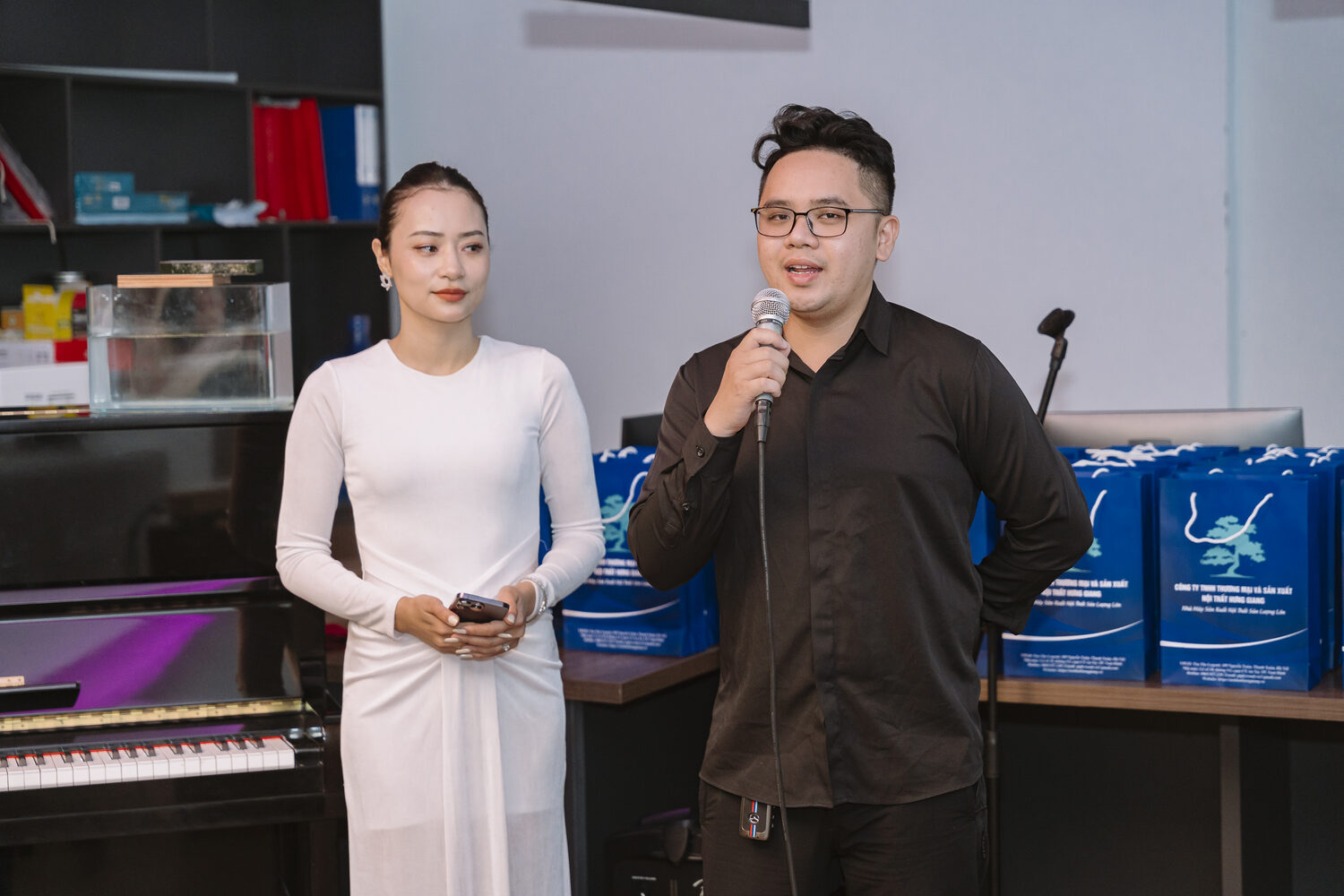 Người dẫn chương trình và diễn giả