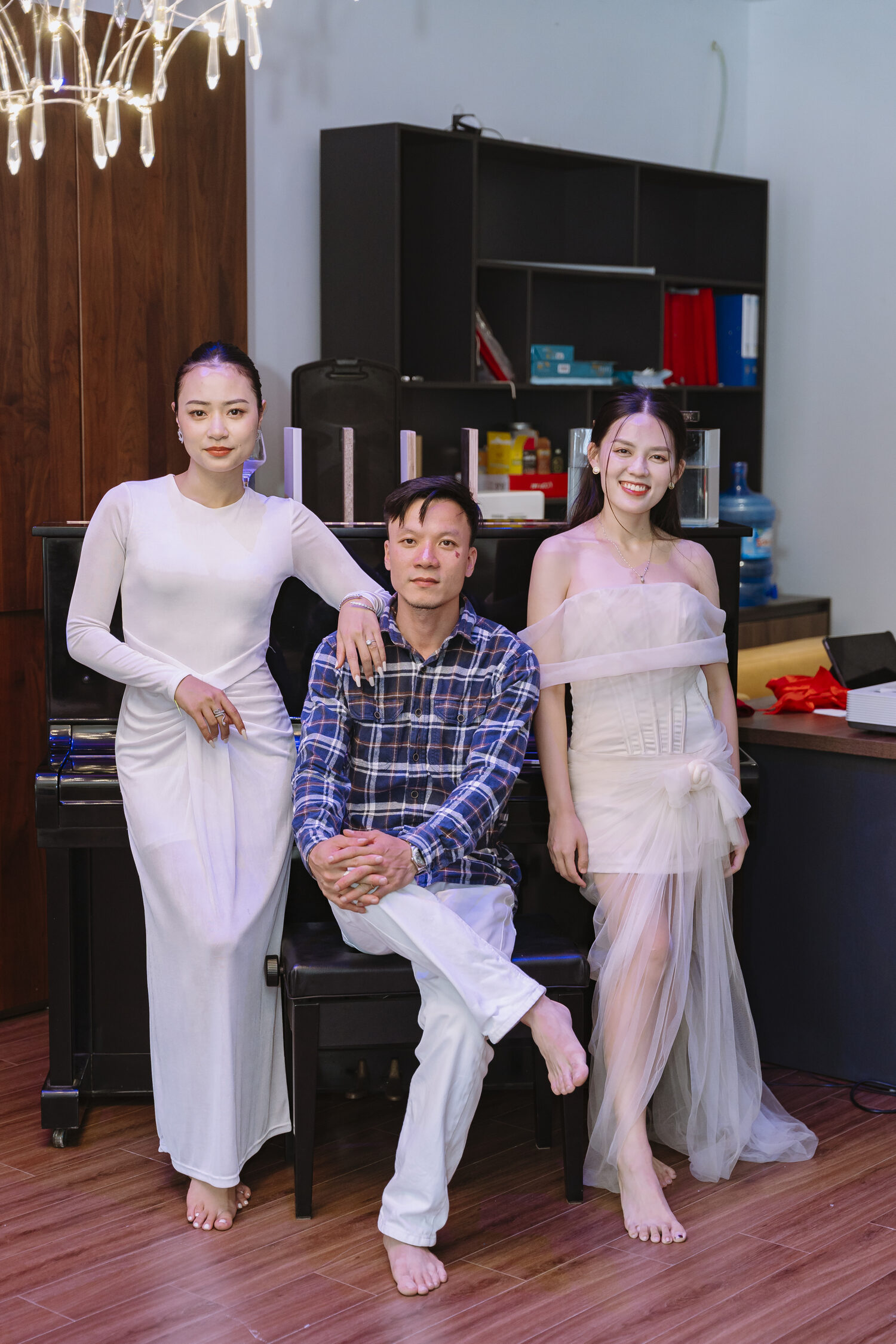 Chụp ảnh lưu niệm cùng đội ngũ