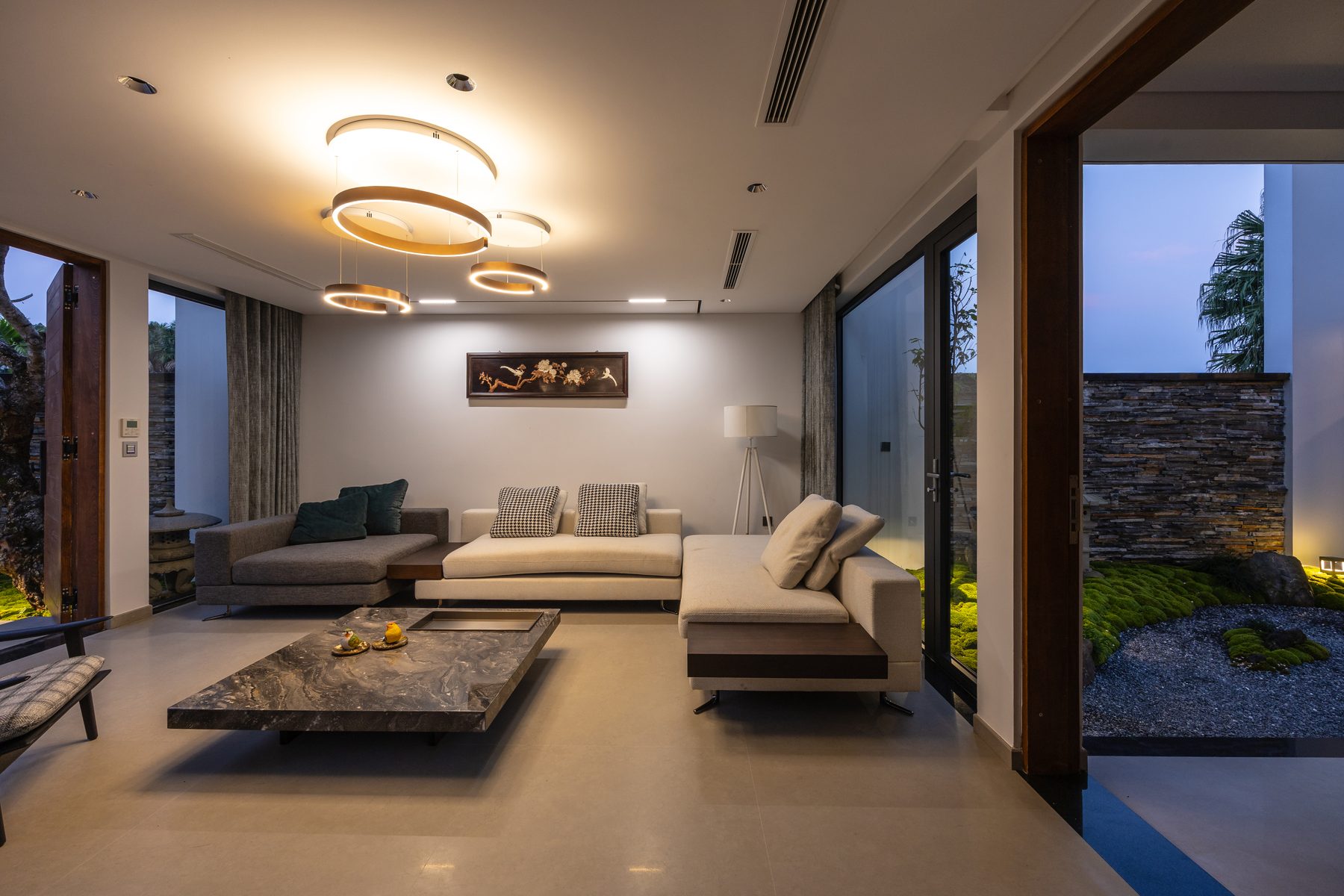 Phòng khách buổi tối